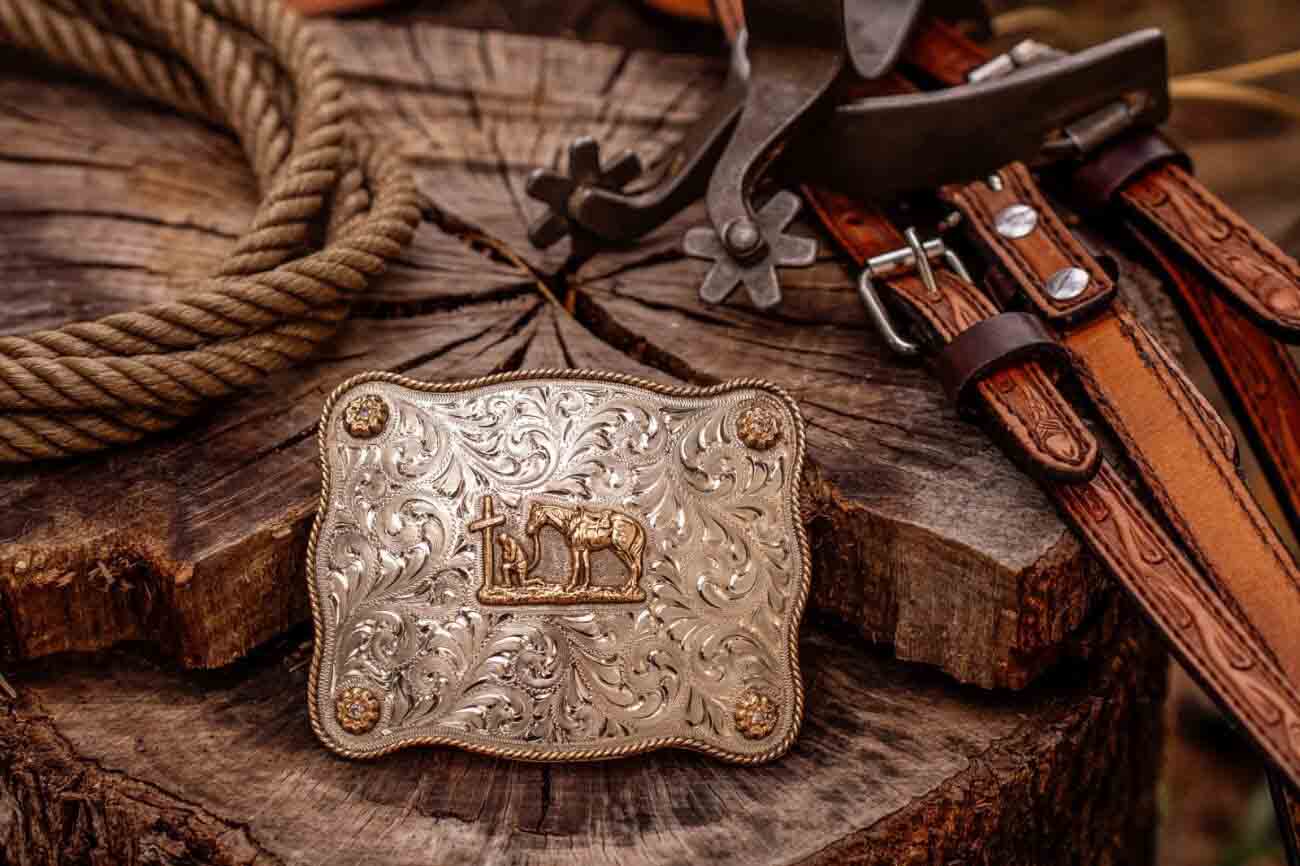 modern belt buckles